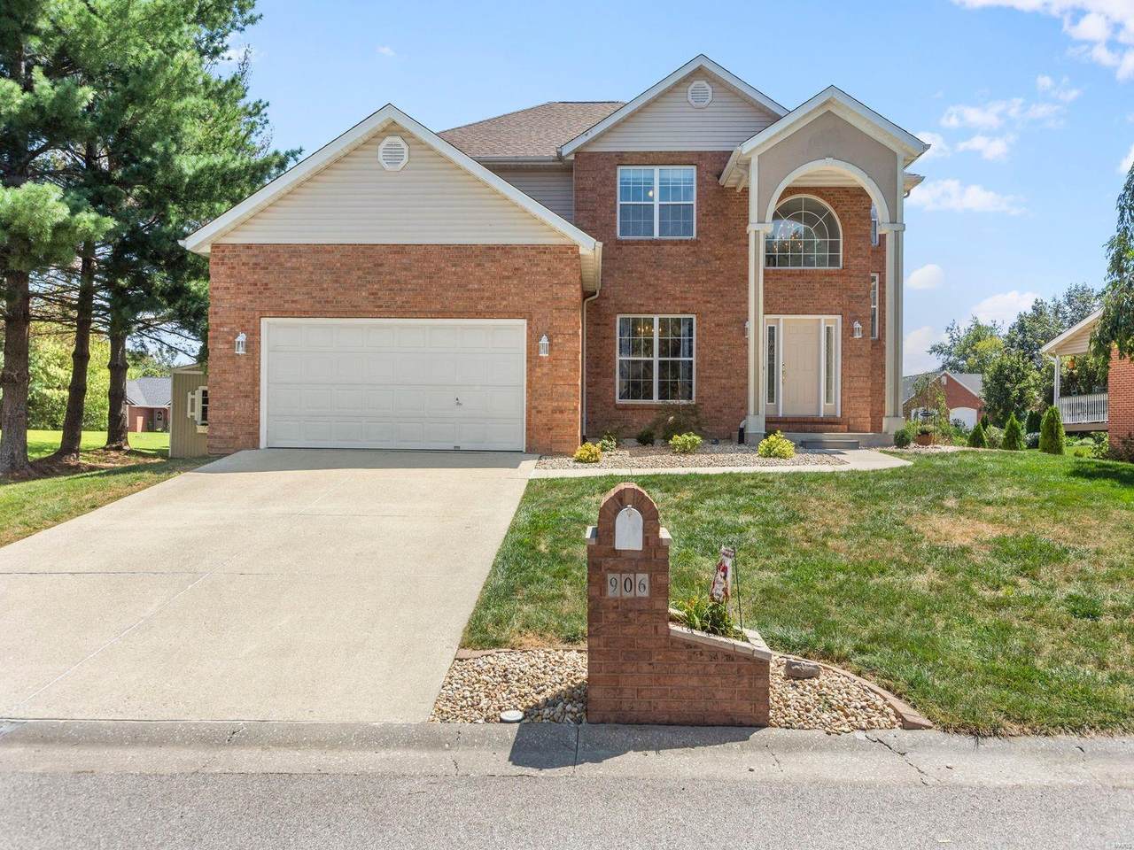 906 Meadow Brook Drive - Photo 1