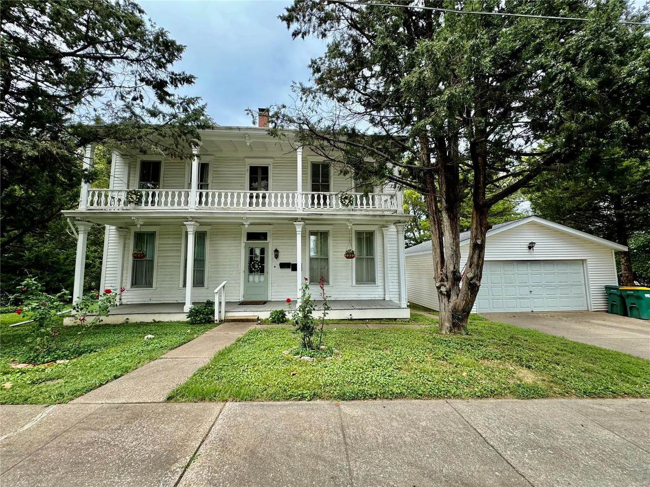 109 Center Street - Photo 1