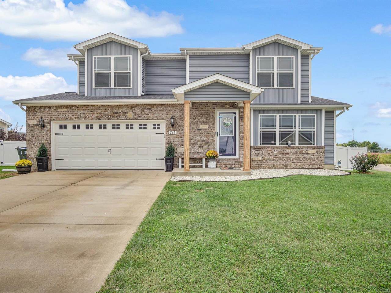 716 Ward - Photo 1
