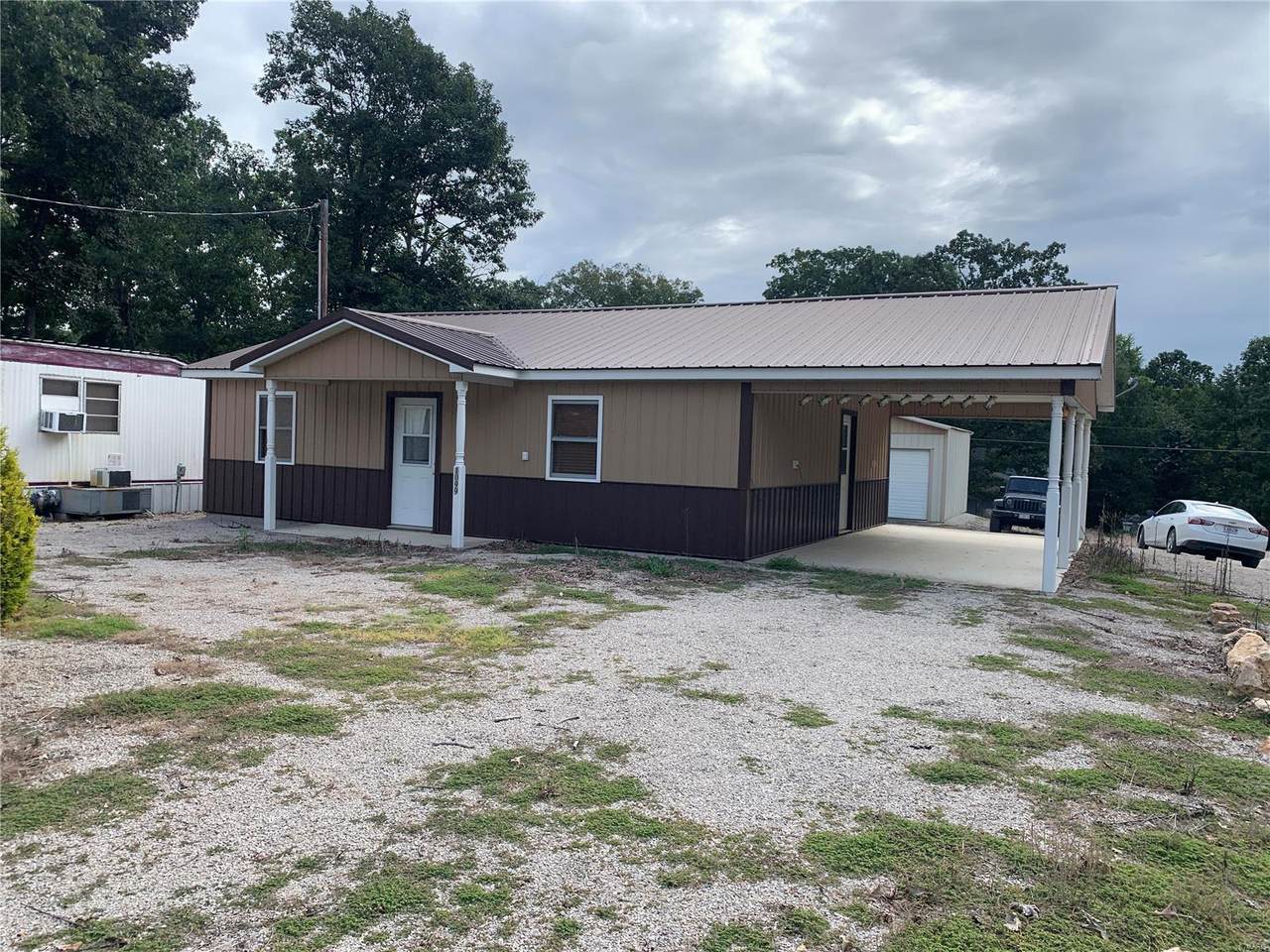 1099 Beverly Dr - Photo 1