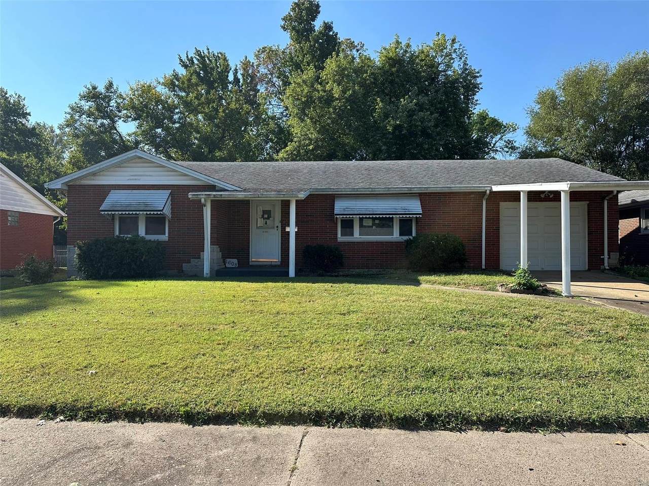 1608 Garfield Avenue - Photo 1