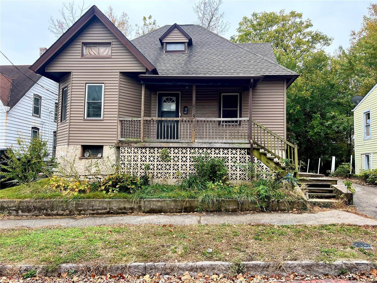613 8th Street - Photo 1