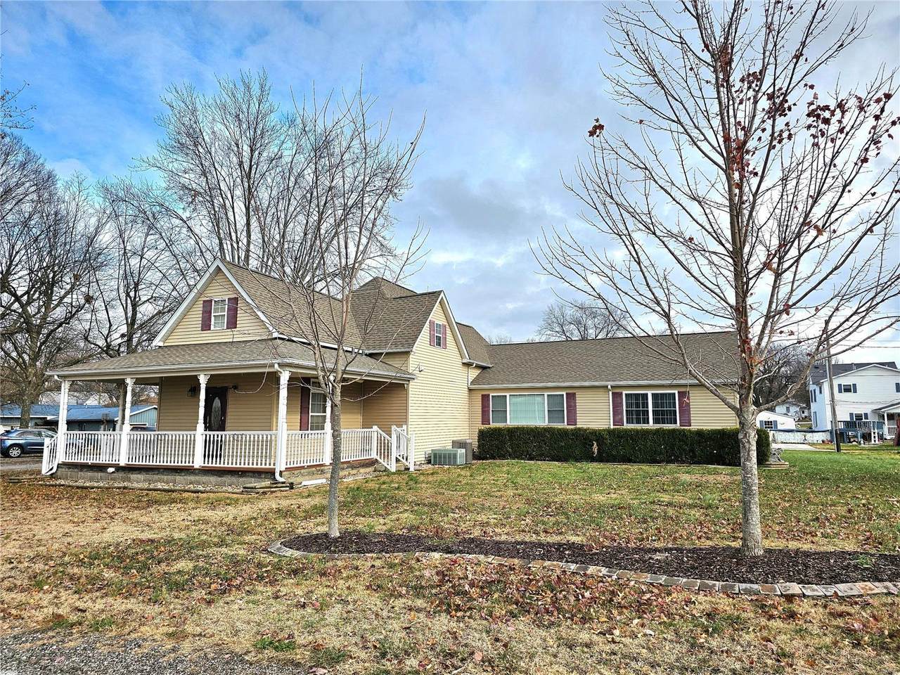 628 Park Street - Photo 1