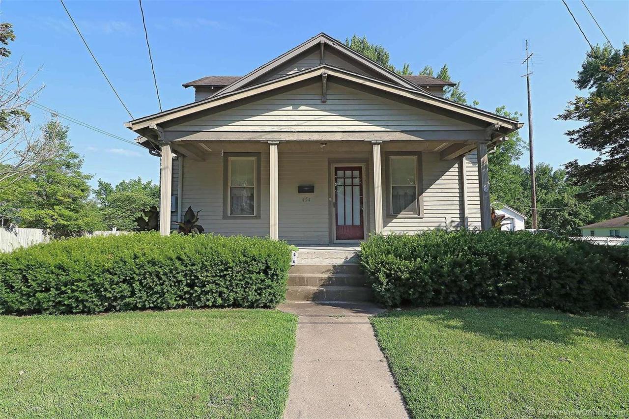 454 Roberts Street - Photo 1