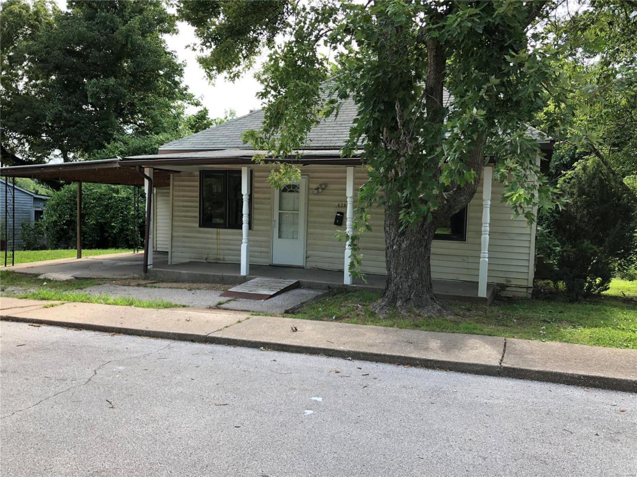 625 Adams - Photo 1