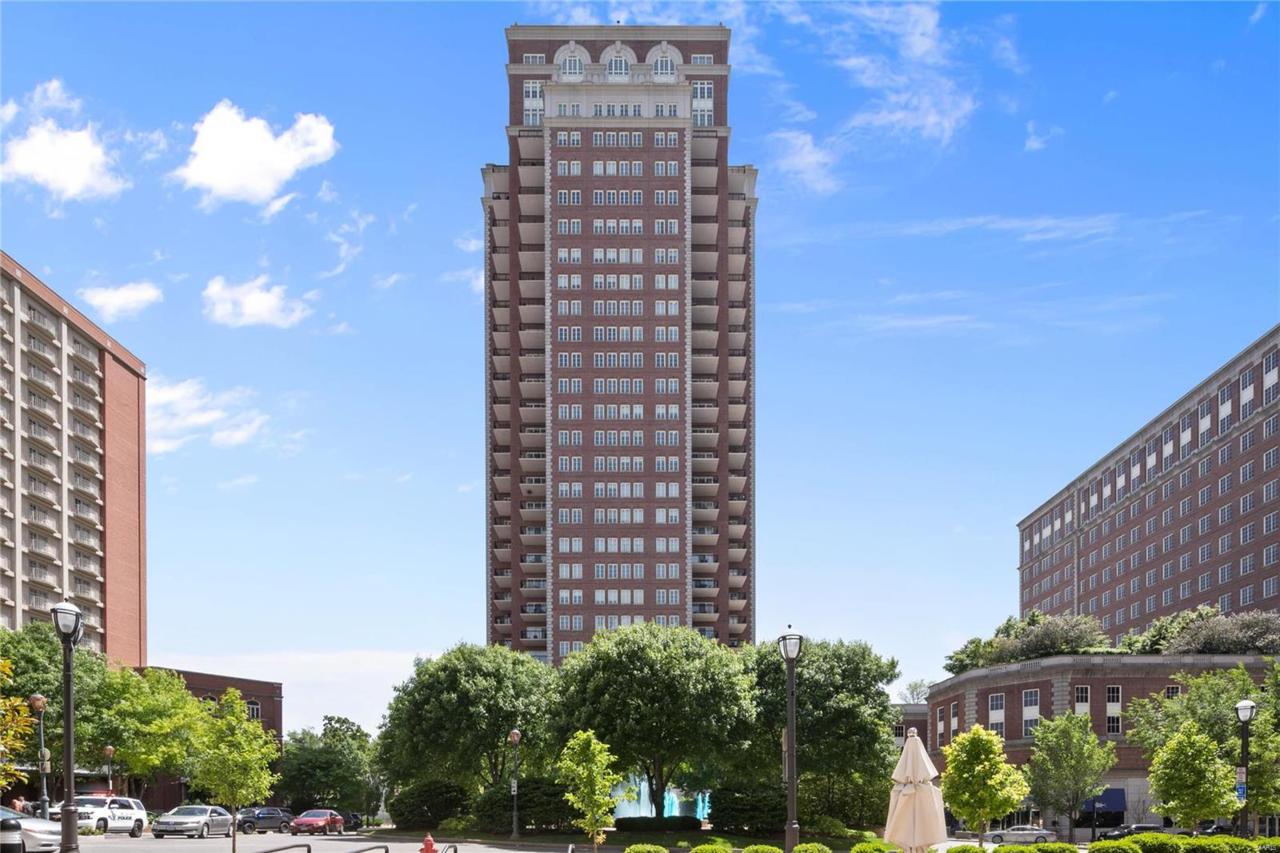 150 Carondelet Plaza - Photo 1