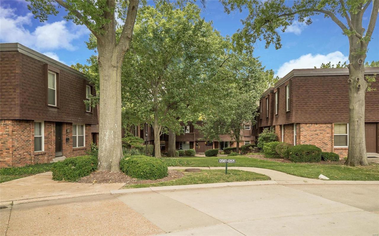 13579 Coliseum - Photo 1