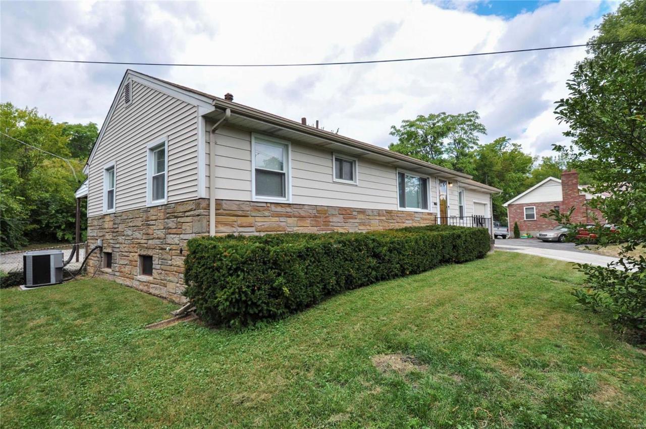 307 Laclede Station Road - Photo 1