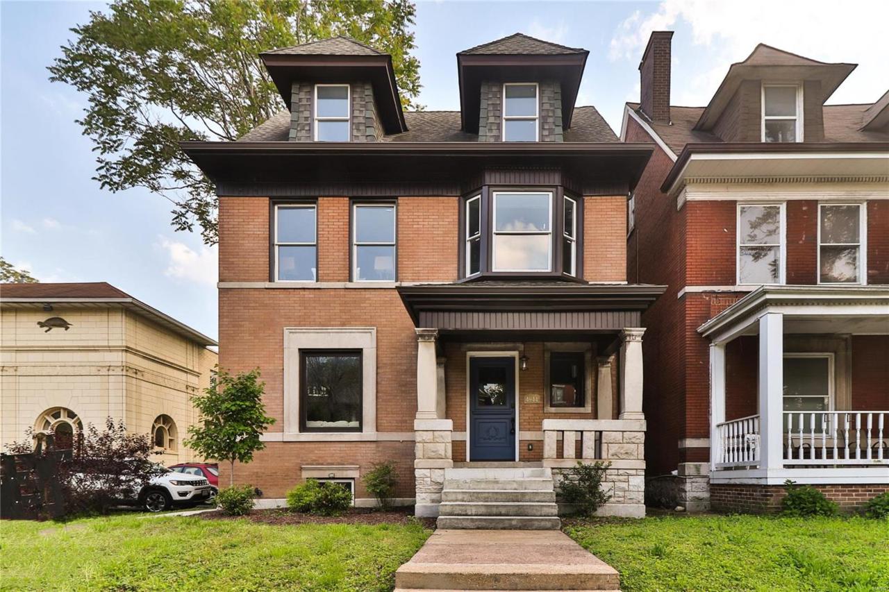 4944 Washington - Photo 1