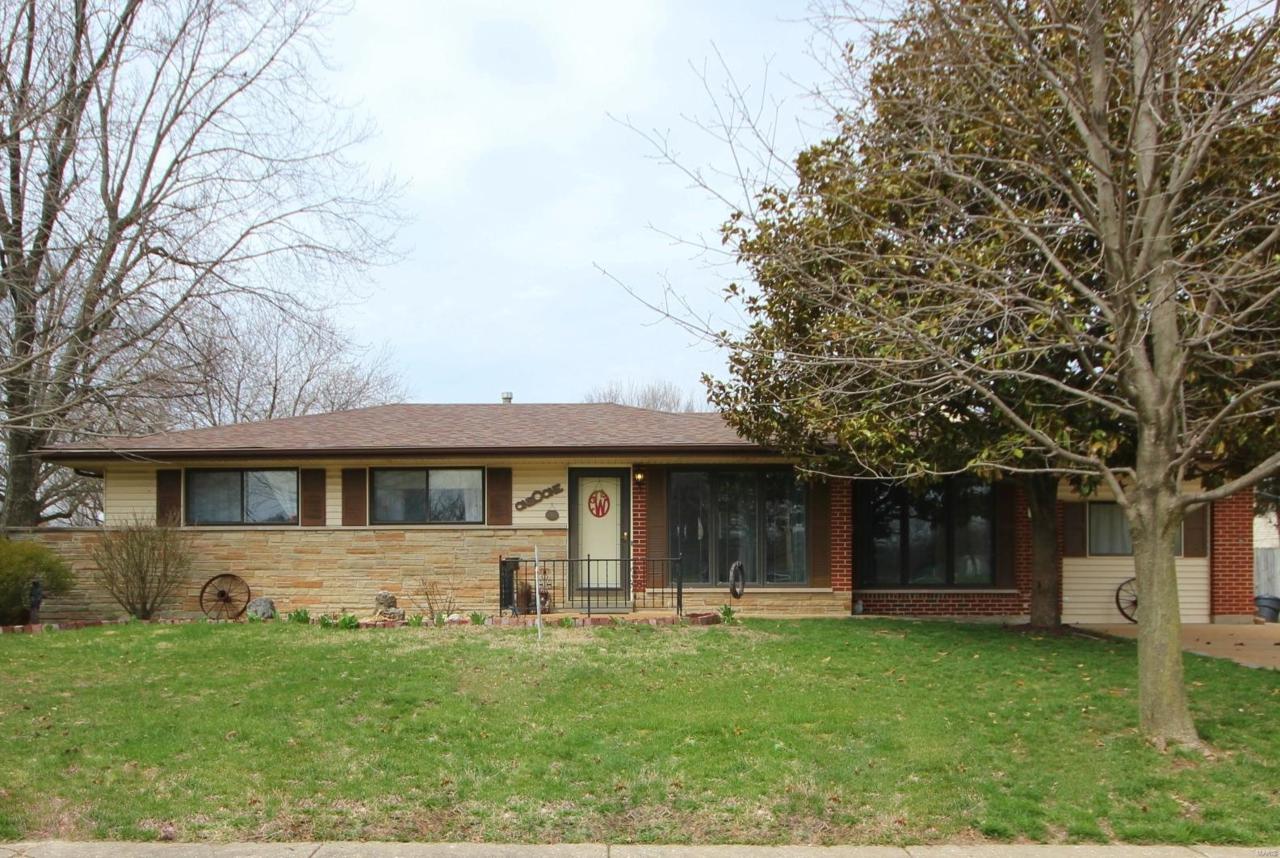 101 Sunset Drive - Photo 1