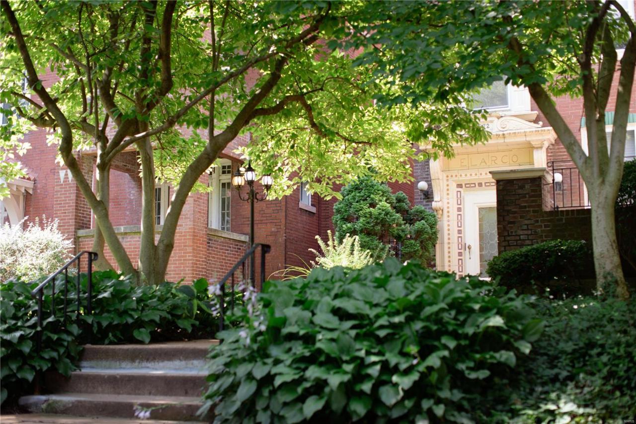5572 Waterman - Photo 1