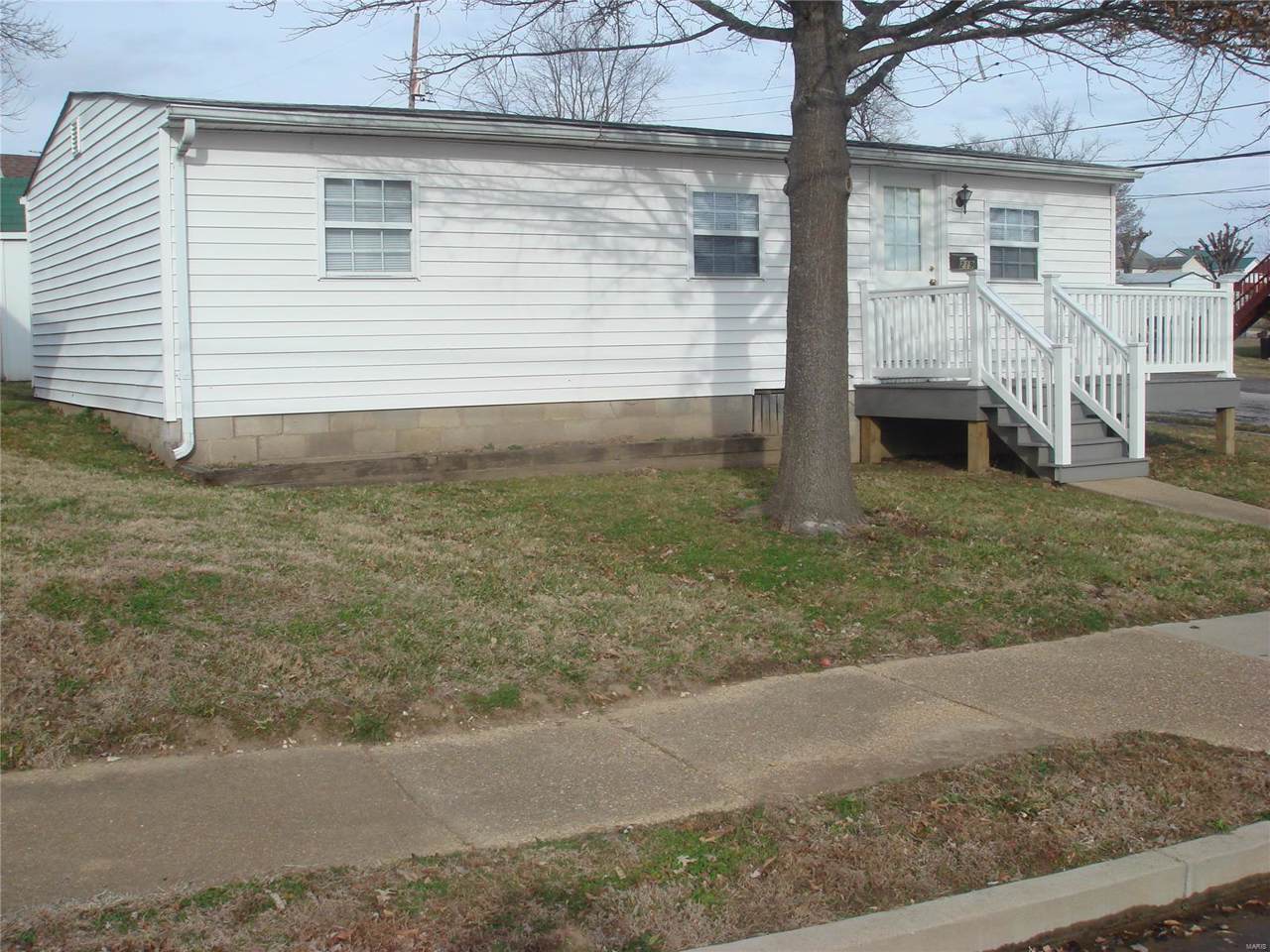219 Roosevelt Avenue - Photo 1