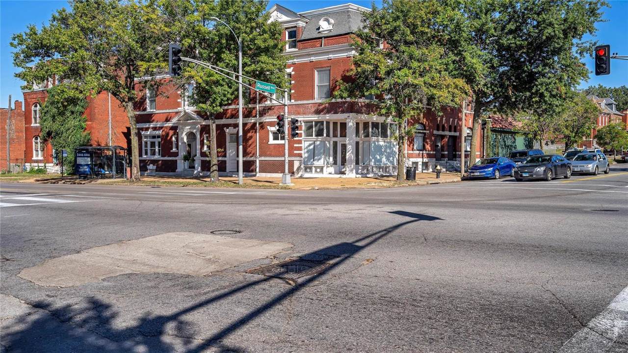 2345 Russell - Photo 1