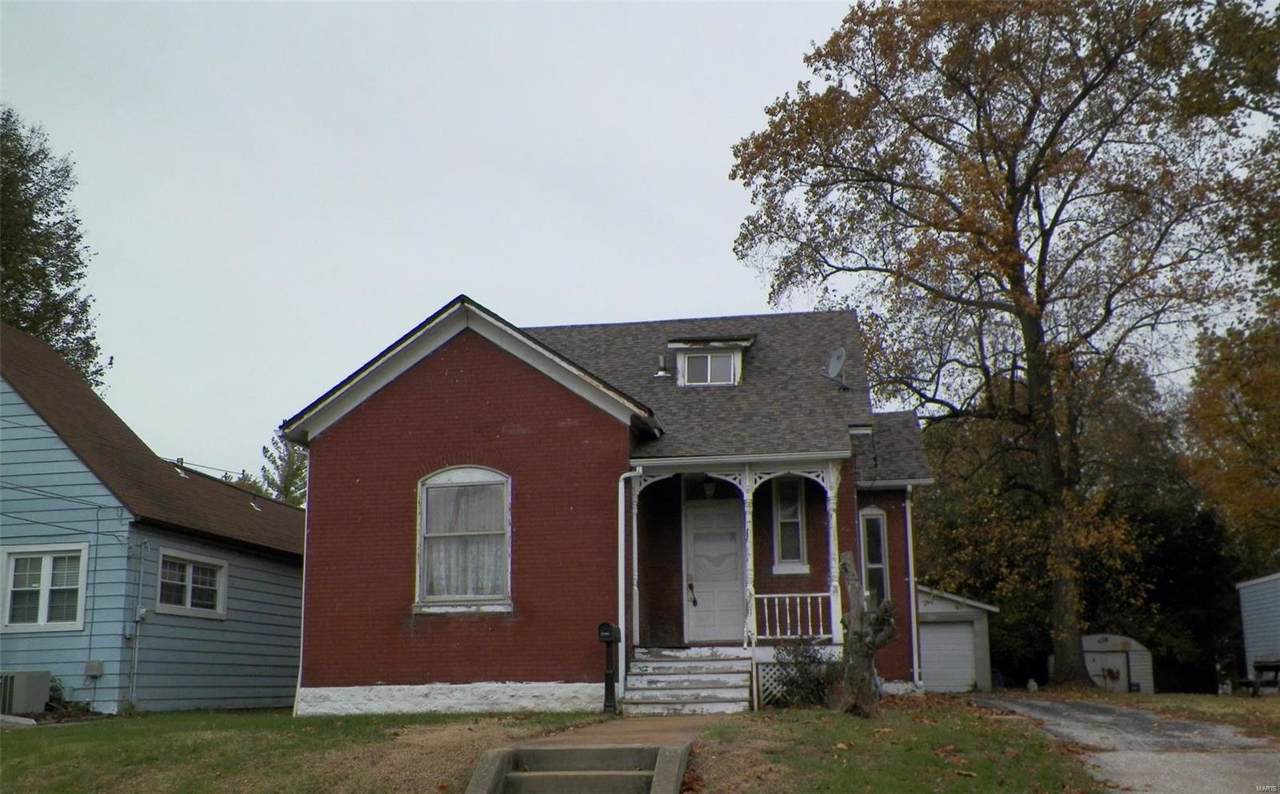 611 Charles Street - Photo 1
