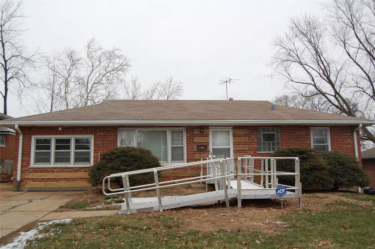 109 Hawkesbury - Photo 1