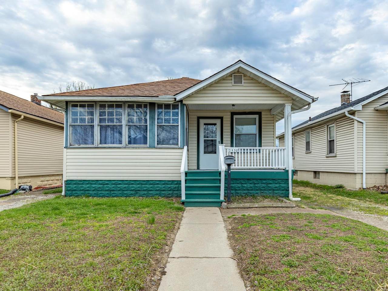 2538 Jerden Avenue - Photo 1