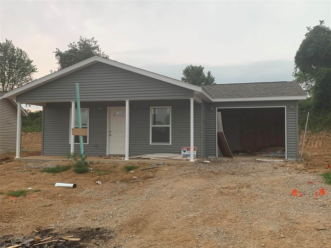 220 Southview Drive - Photo 1