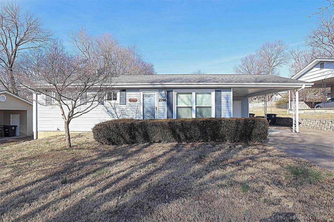 2746 Chrysler Avenue - Photo 1