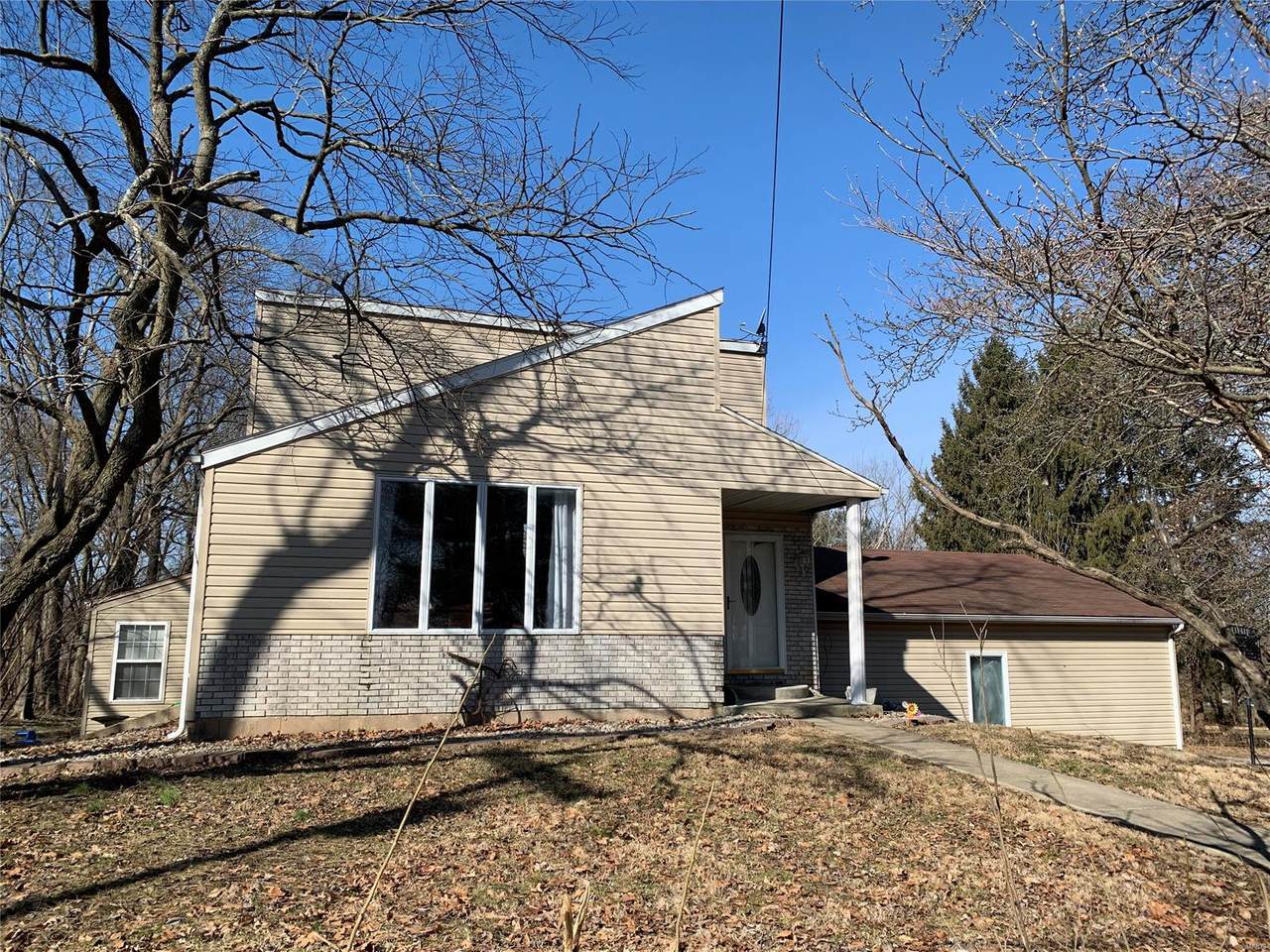 605 Linder - Photo 1