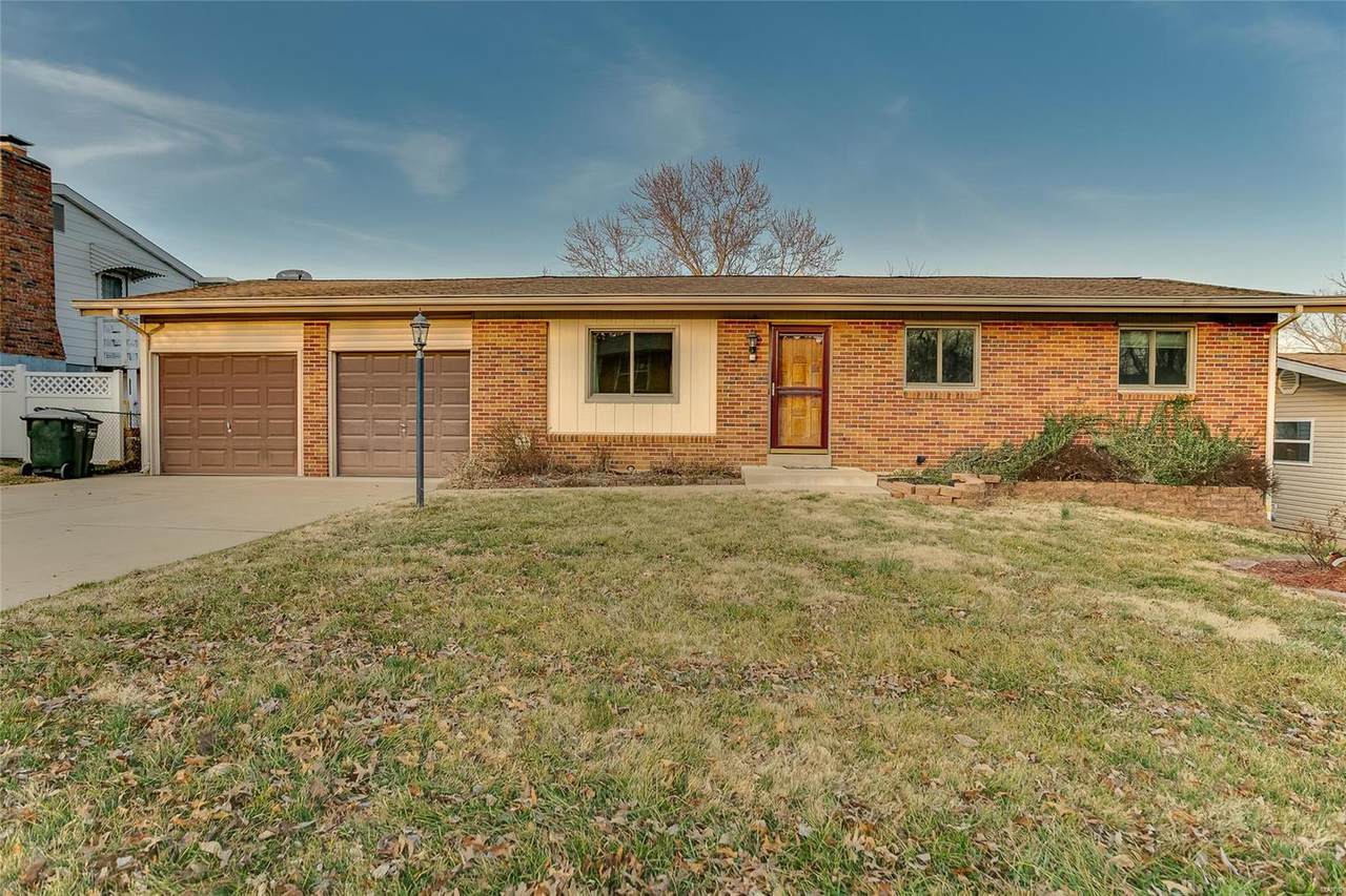 1924 Lone Pine Dr - Photo 1
