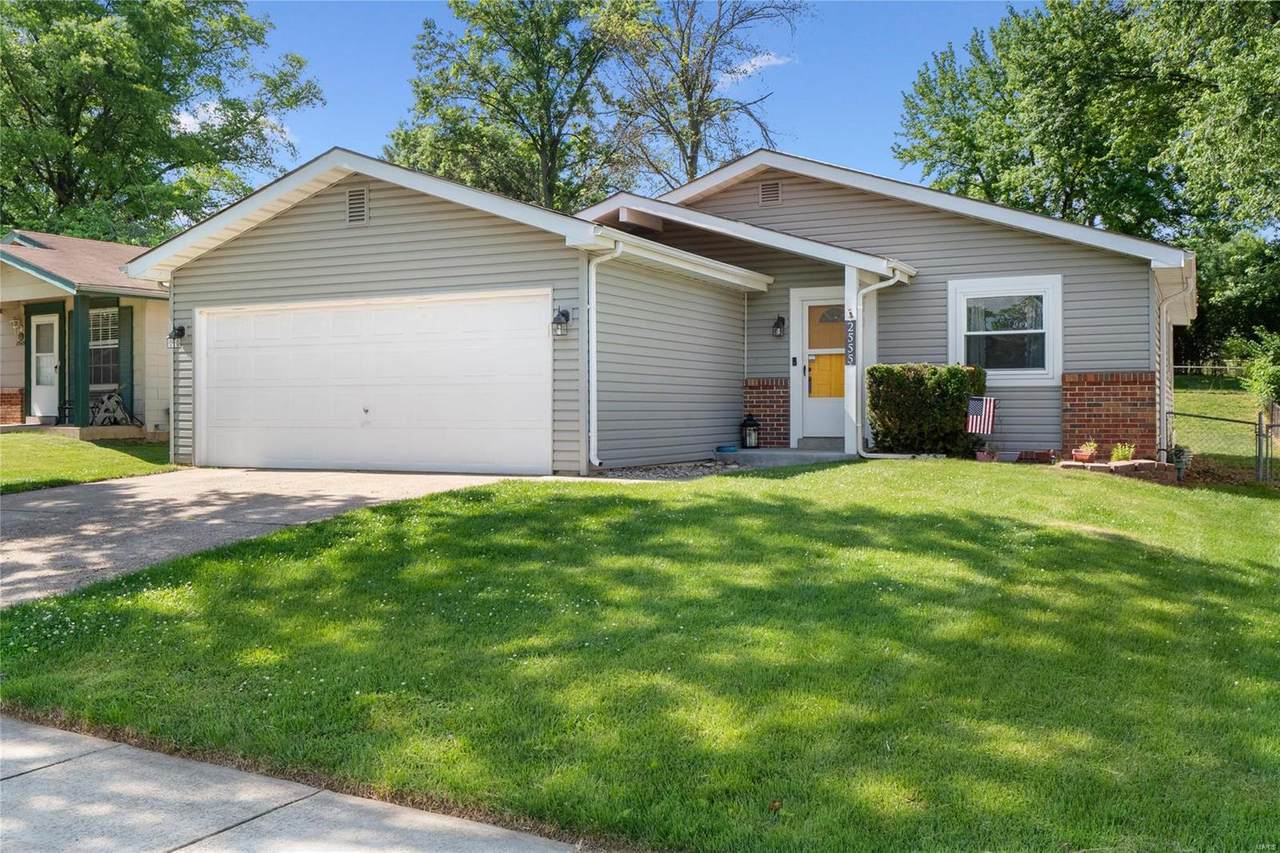 2555 Lindsay Lane - Photo 1