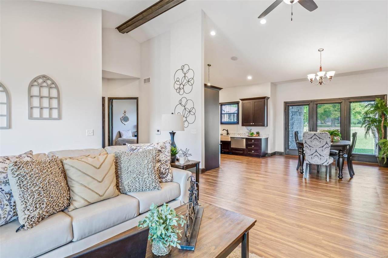 600 Grant - Photo 1