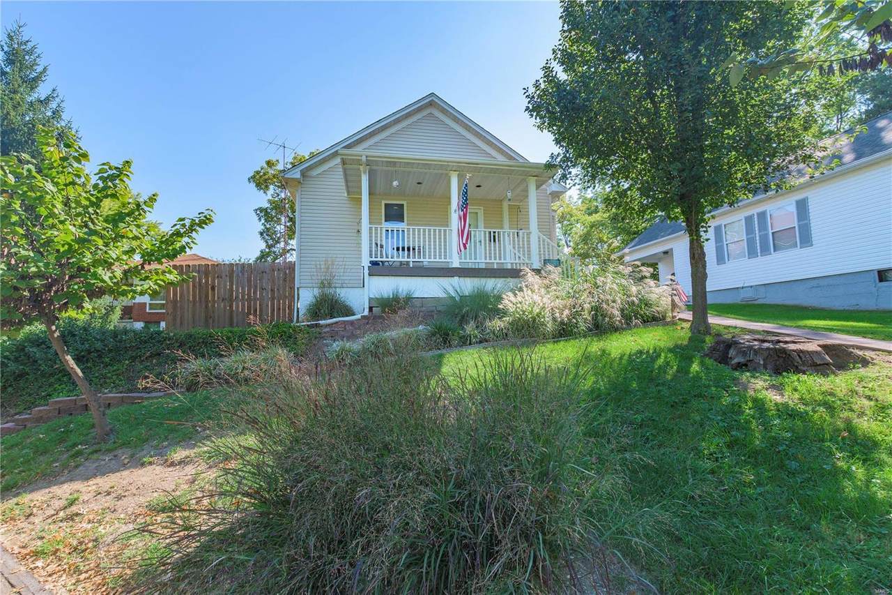406 Lindsay Avenue - Photo 1