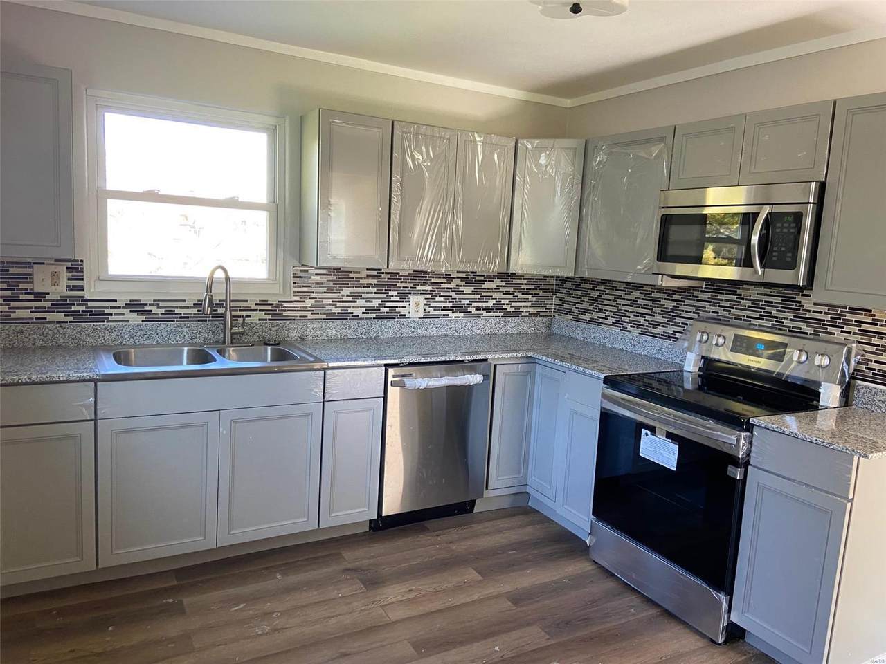9121 Summit Drive - Photo 1