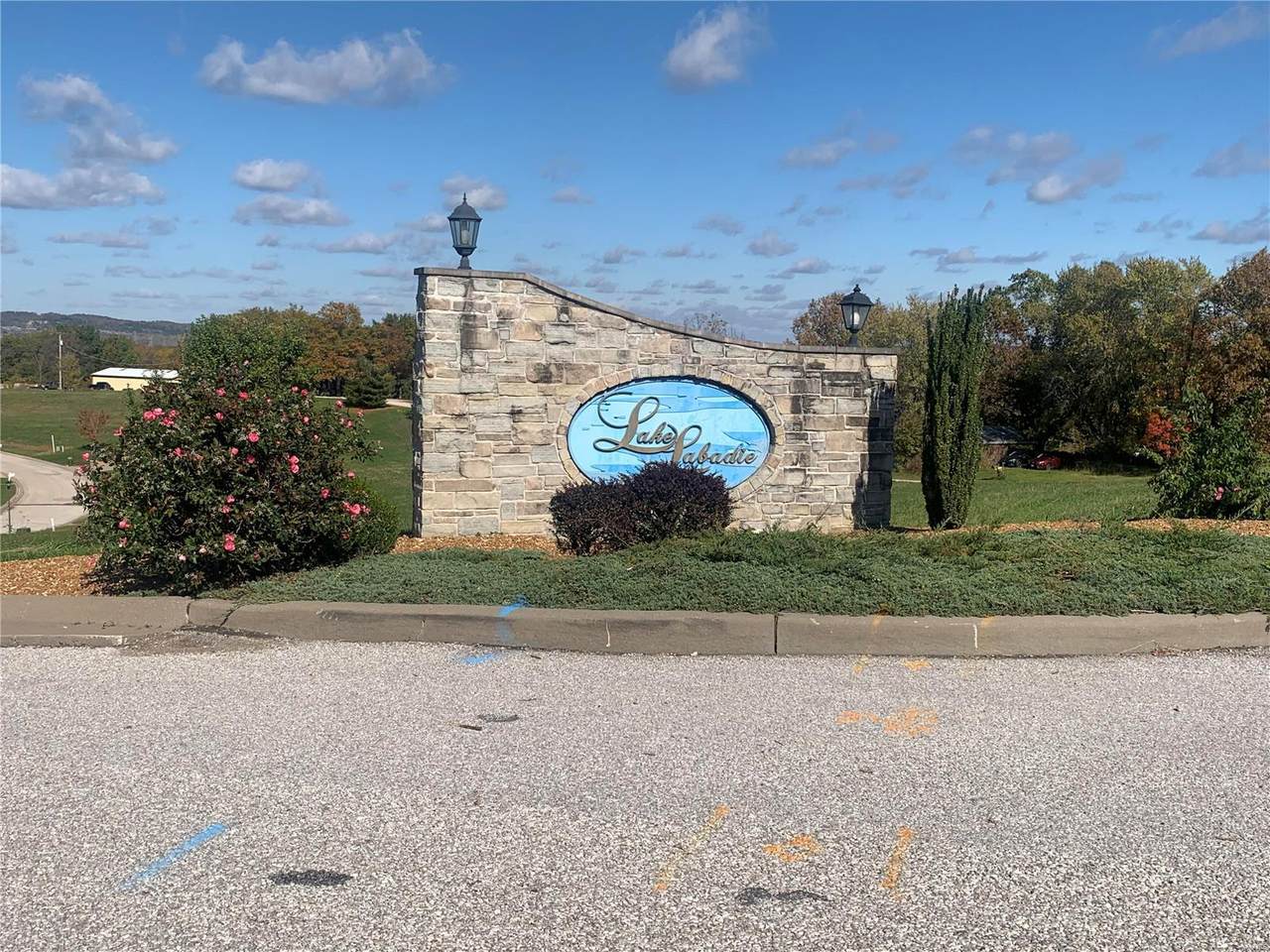 25 Lakeway - Photo 1