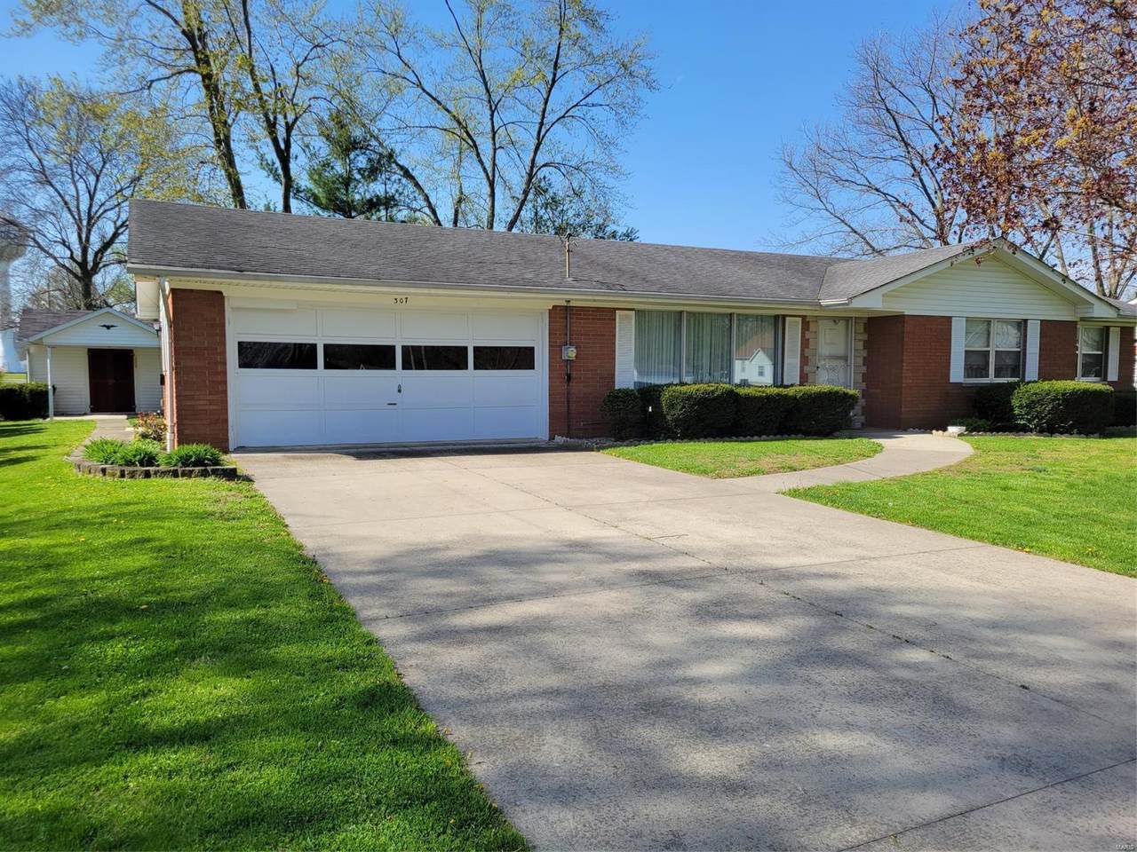 307 Elm - Photo 1