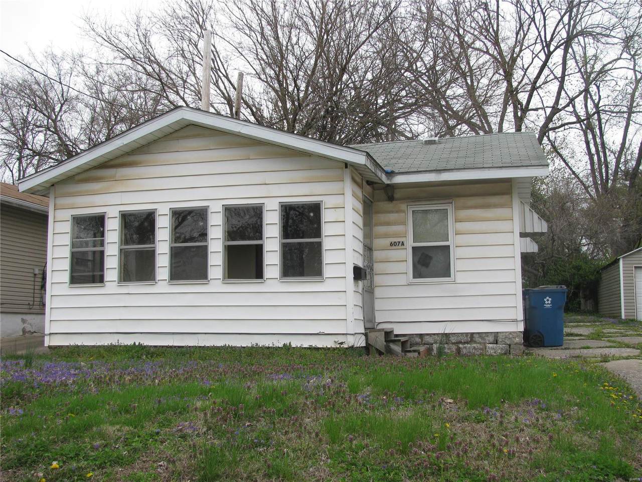 607 Stowell Avenue - Photo 1