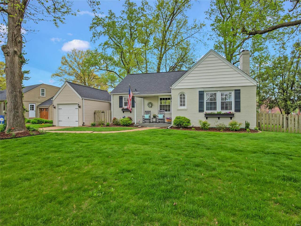 895 Glen Elm - Photo 1