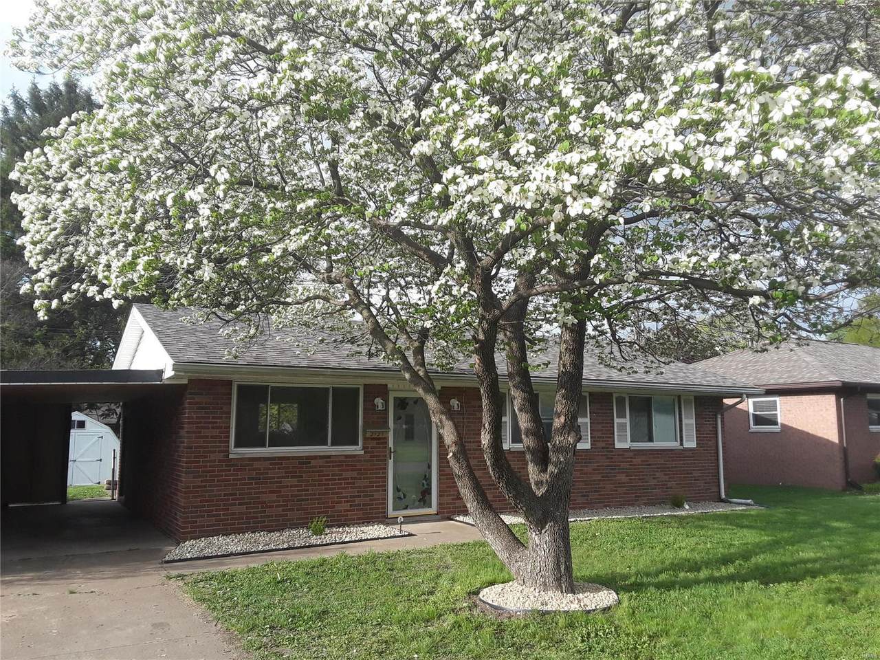 2121 Saint Clair Avenue - Photo 1