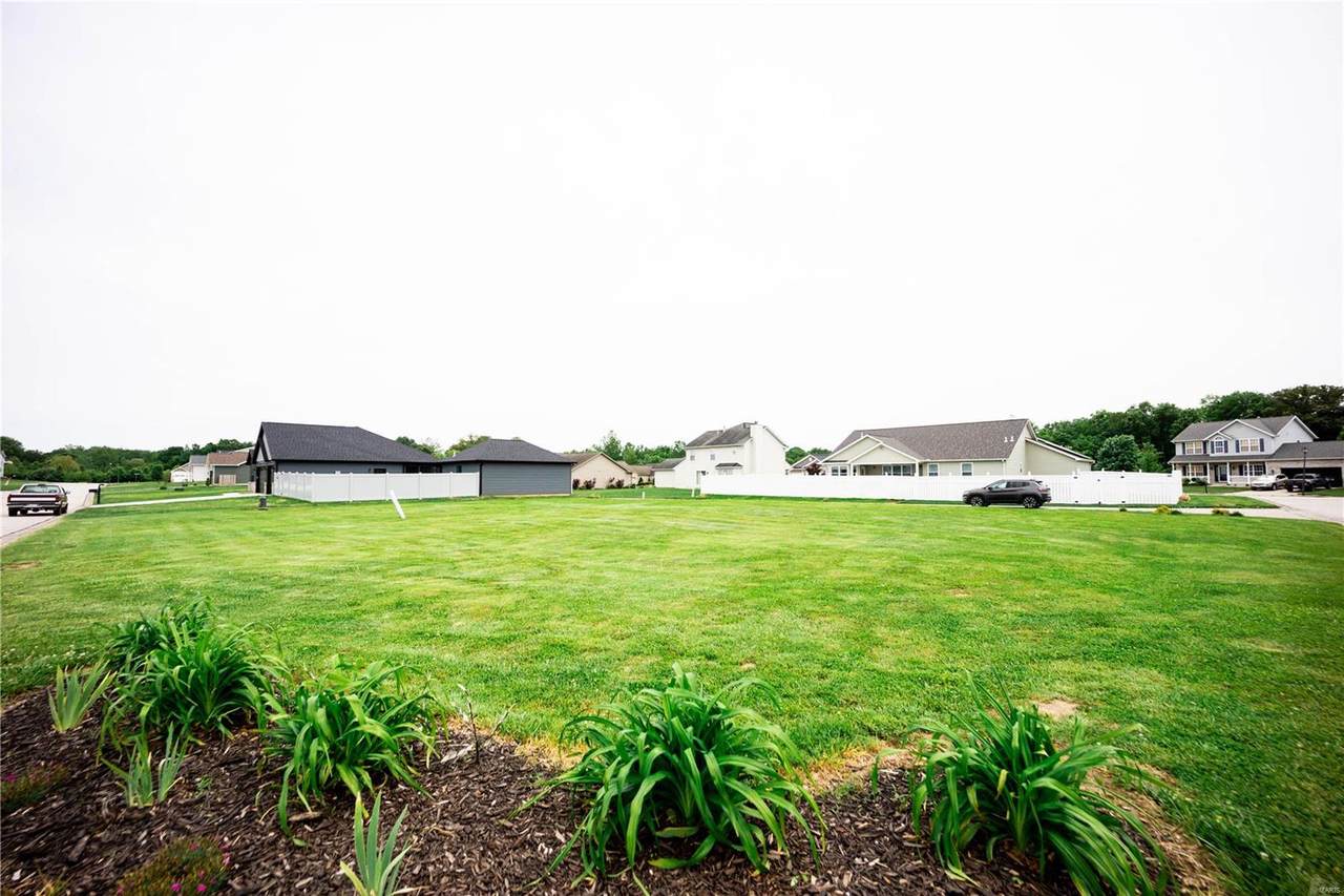 2140 Autumn Woods Rd - Photo 1