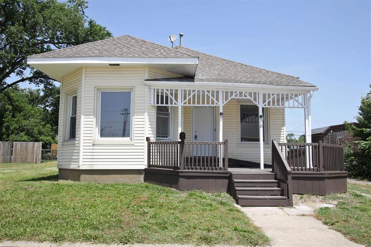 21 Acton Avenue - Photo 1