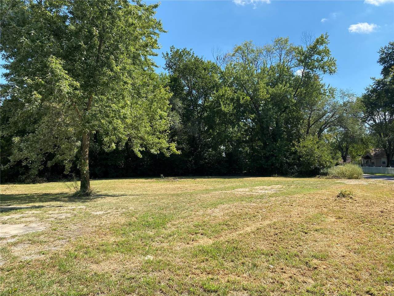 407 Maple Street - Photo 1