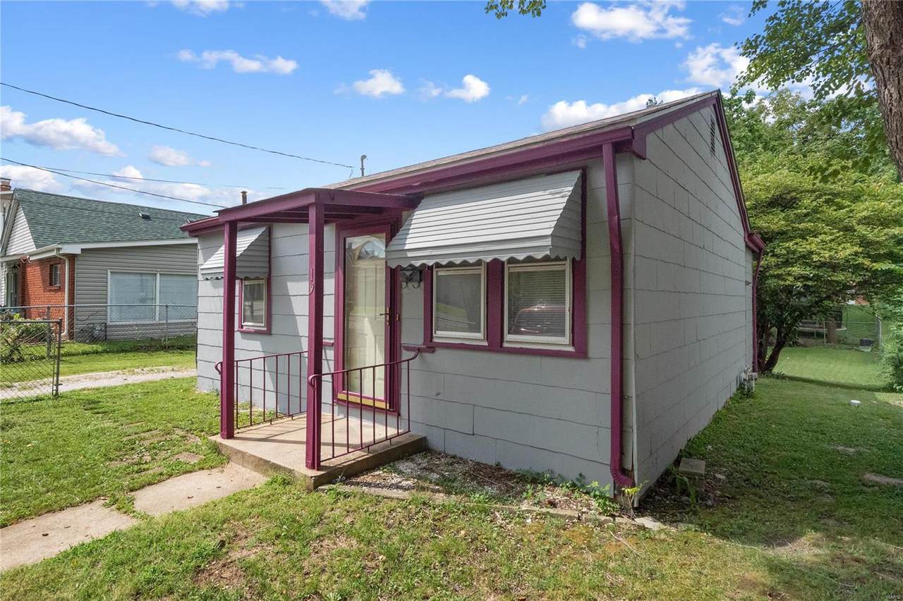 19 49th Street - Photo 1