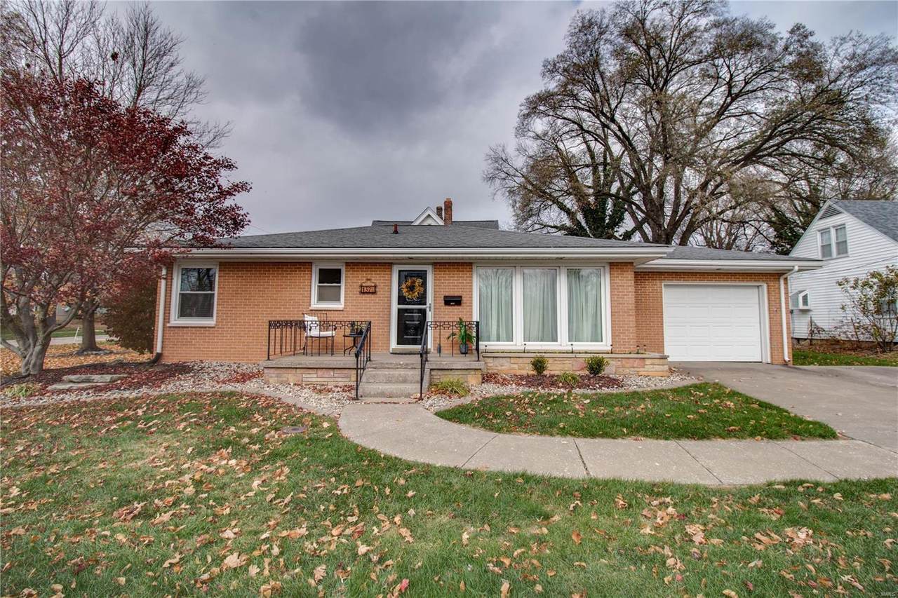 137 Andrew Avenue - Photo 1