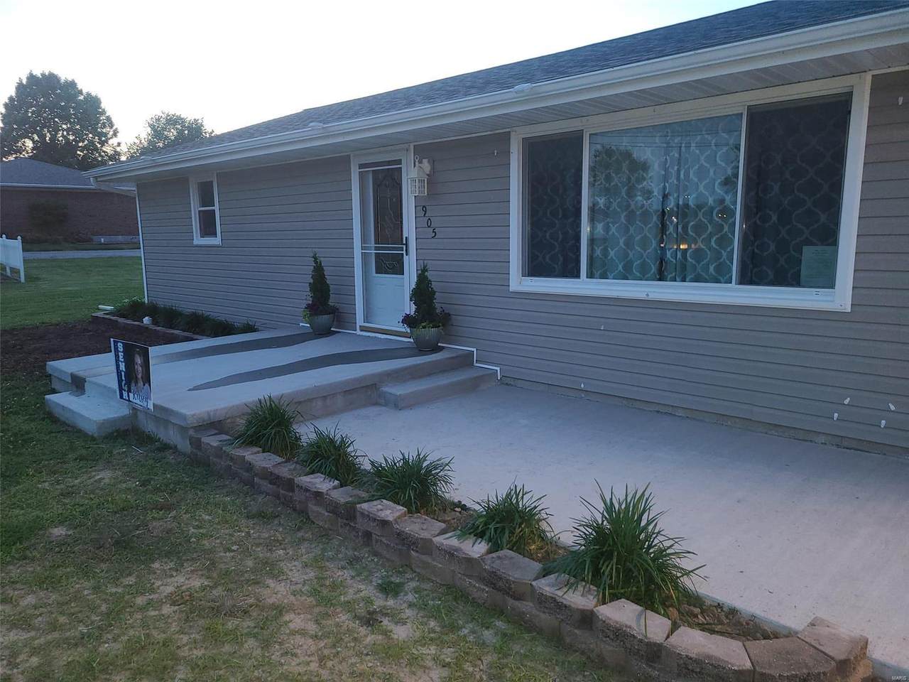 905 Shawneetown Trl - Photo 1