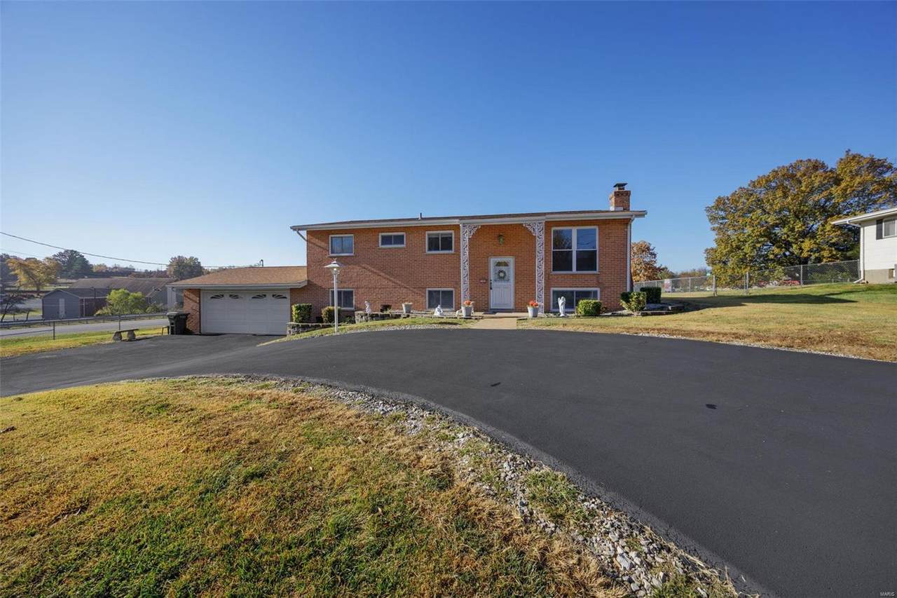 1583 Robinhood Drive - Photo 1