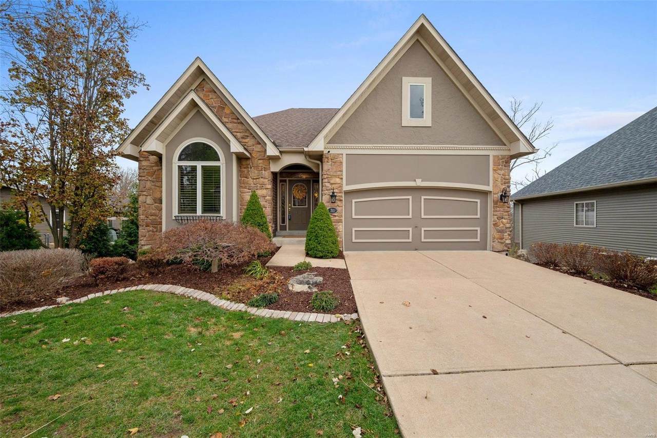 711 Huntwood Terr - Photo 1