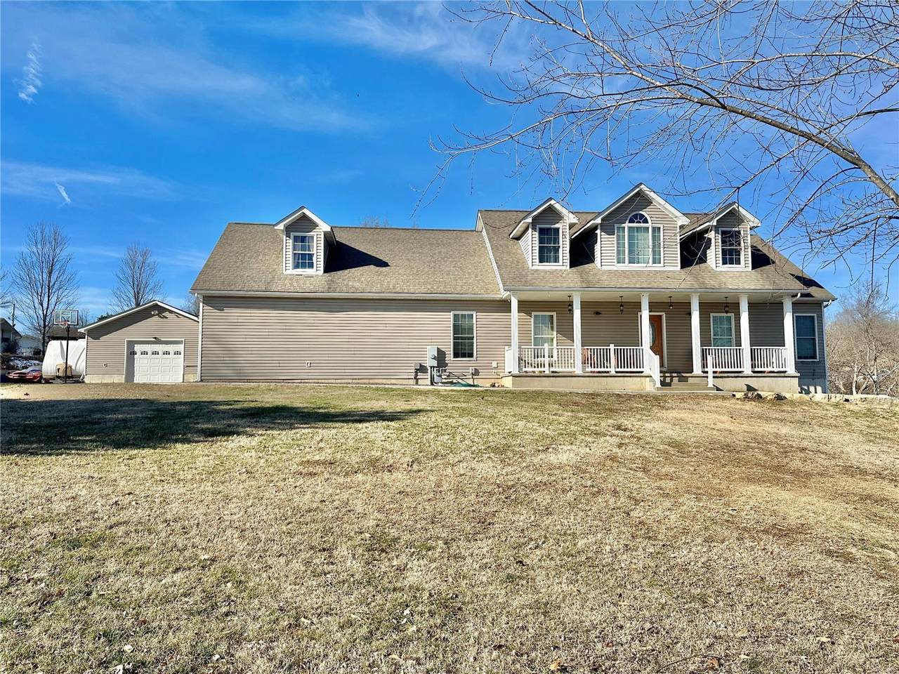 608 Hulbert - Photo 1