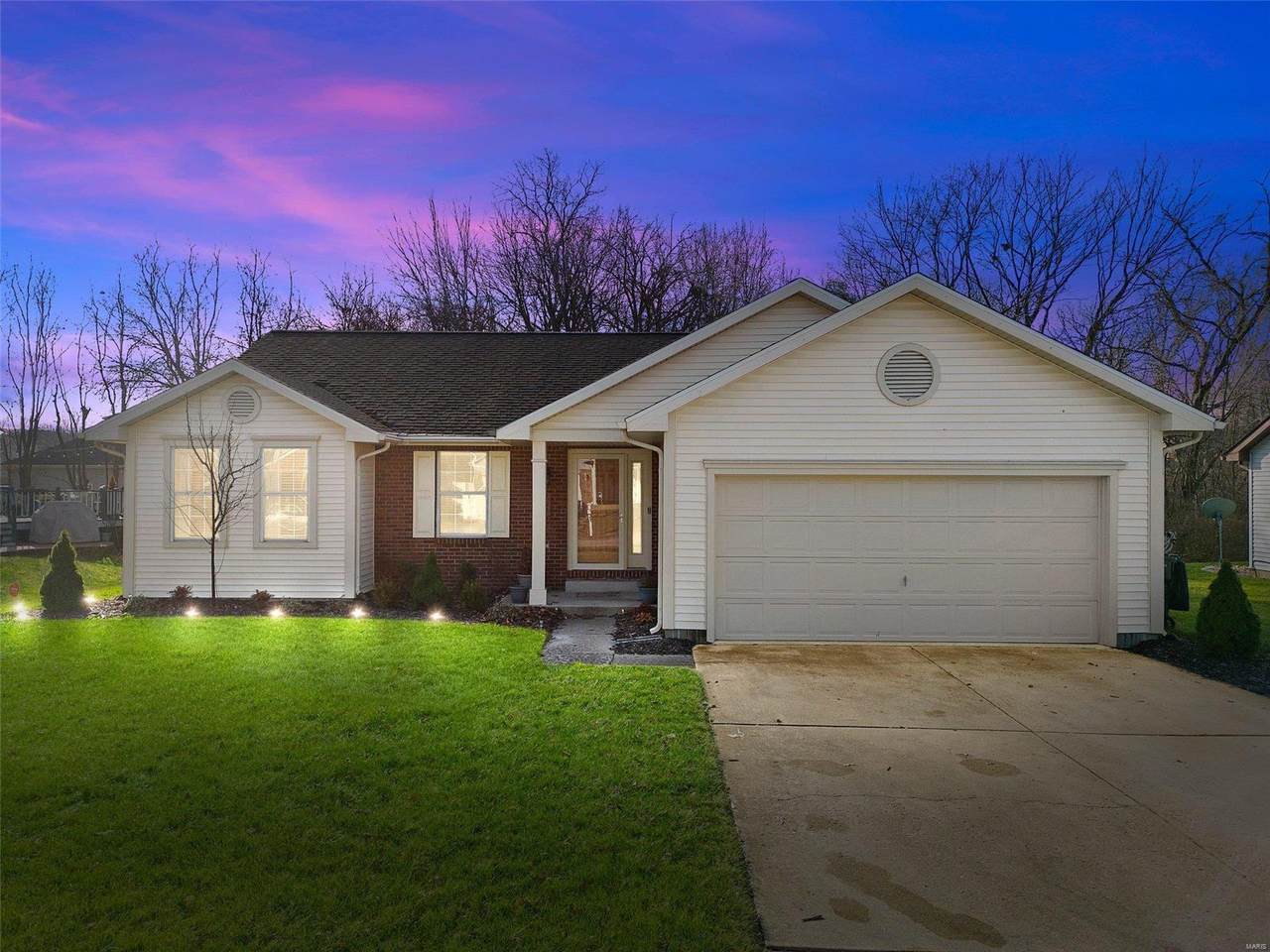 202 Oxford Avenue - Photo 1