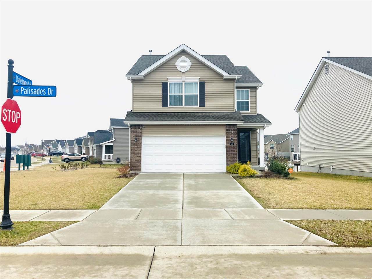 501 Palisades Drive - Photo 1