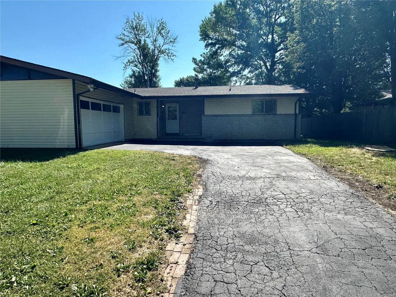 906 Dale Avenue - Photo 1
