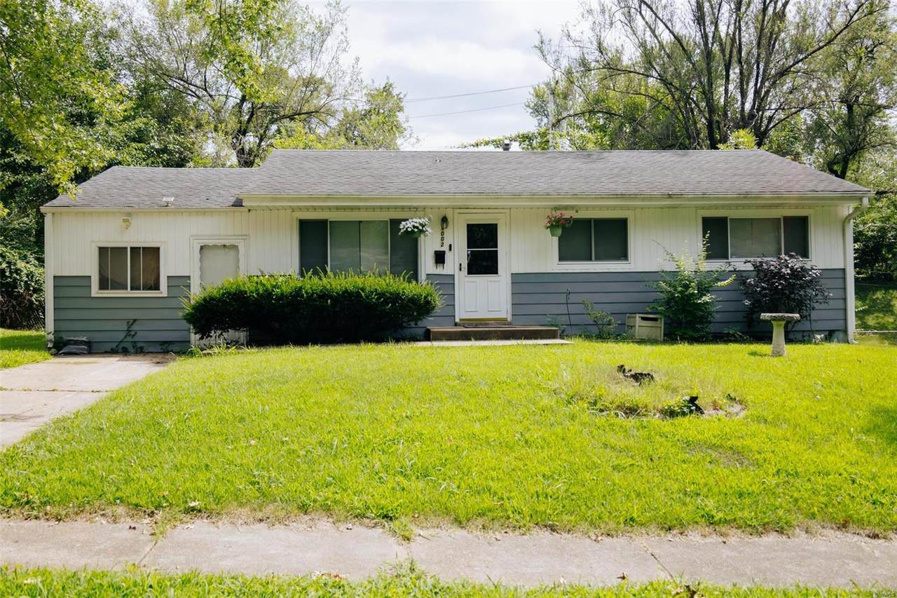 1002 Hutton Place - Photo 1