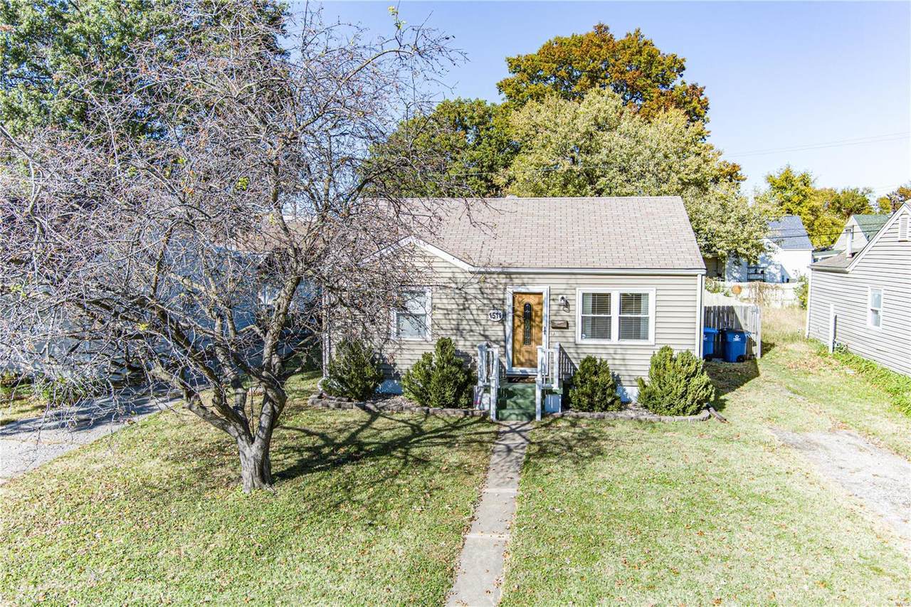 1511 Lindell Boulevard - Photo 1