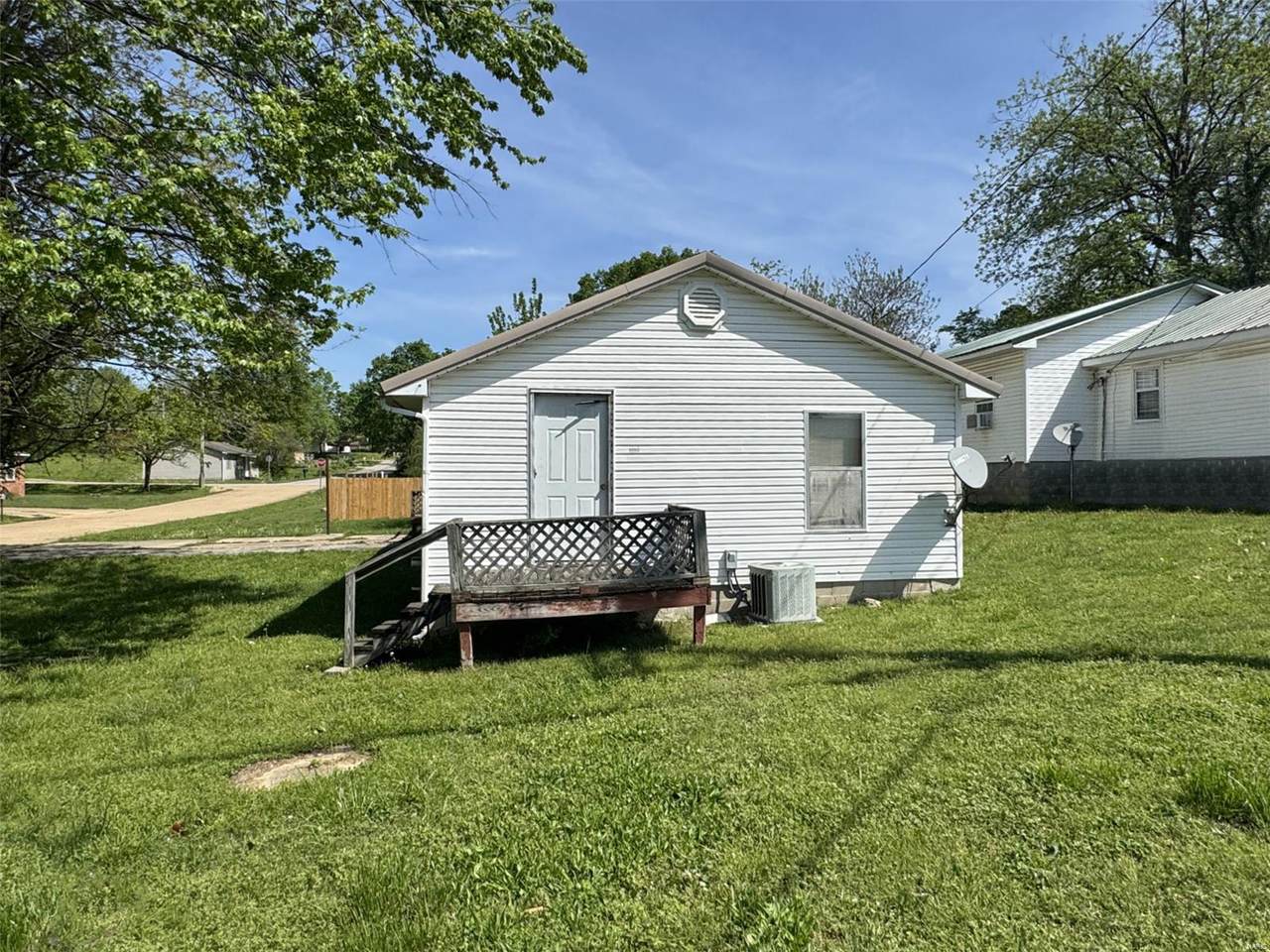 1107 Winnie Street - Photo 1