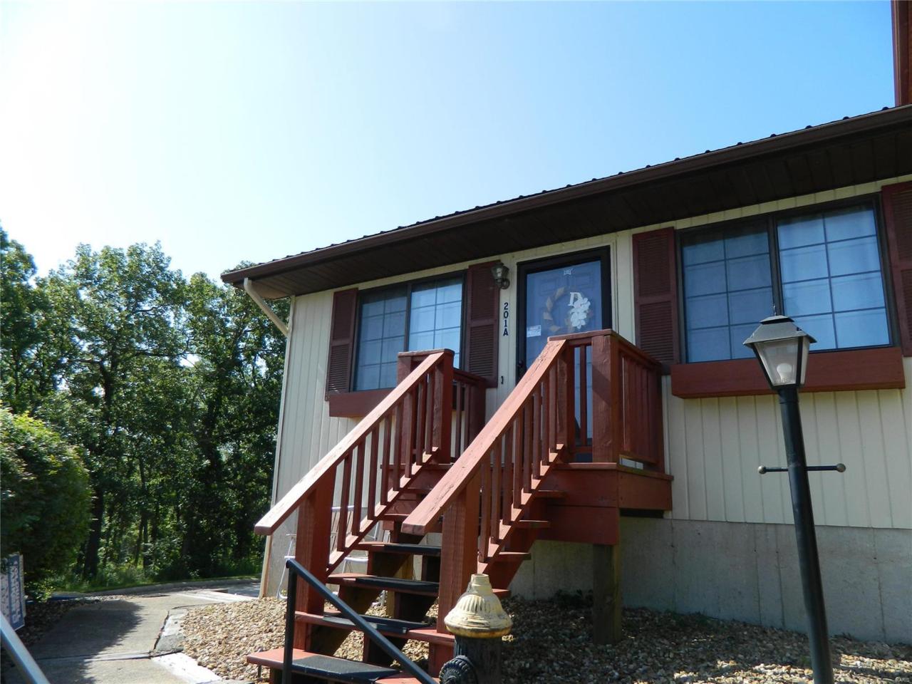 201 Watersedge Drive - Photo 1