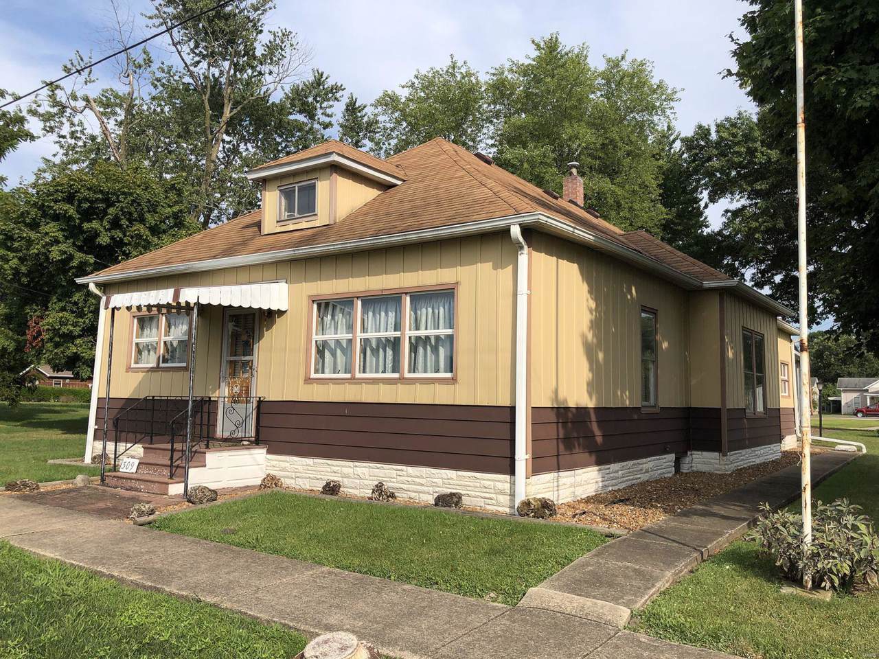 309 1st Street - Photo 1